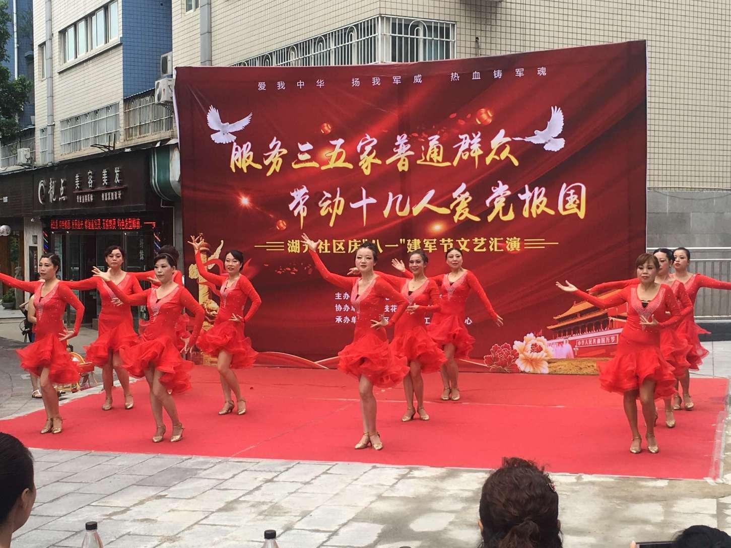 救援可爱的狮子