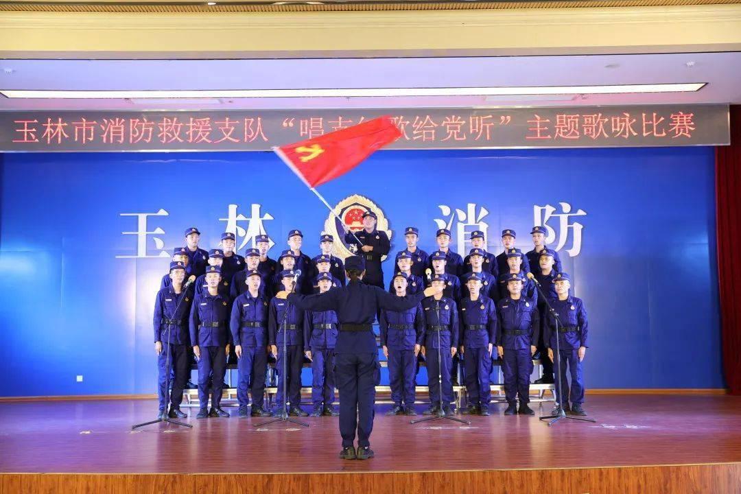 时尚拼接牛仔裤