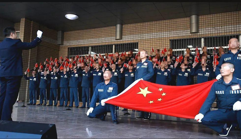 笑脸球的冒险之旅